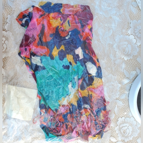 New Scarf, vibrant colors, fringe ends, Celebrating Home Penelope Ann collection - Picture 6 of 6